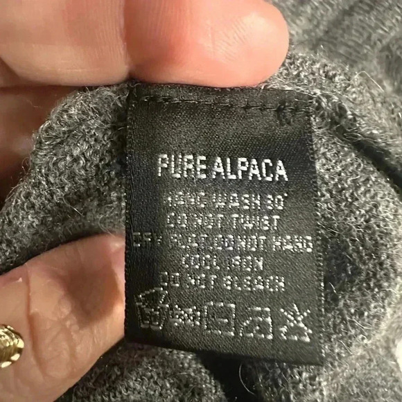 ALDO FERNANDO pure alpaca gray sweater size Small EUC - Picture 6 of 6